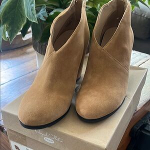 Dr. Scholl's Tan Ankle Booties Suede Minimalist Design
